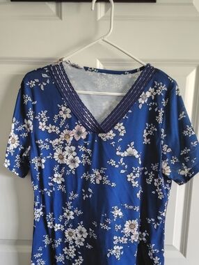 Blue Floral Edge V-Neck Top